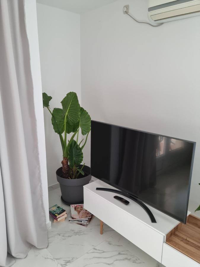 Apartments Zoretic Малинска Екстериор снимка