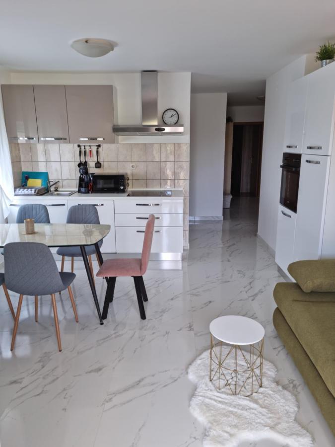 Apartments Zoretic Малинска Екстериор снимка
