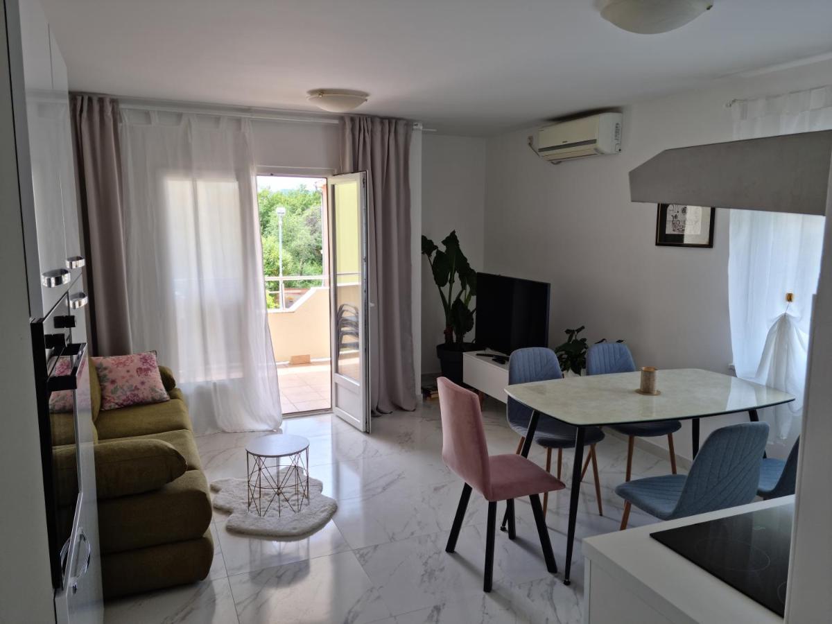 Apartments Zoretic Малинска Екстериор снимка