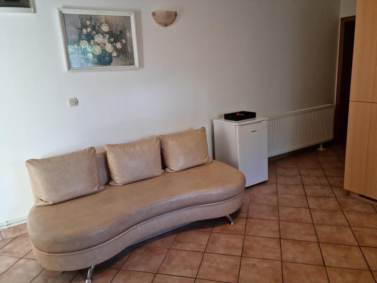 Apartments Zoretic Малинска Екстериор снимка