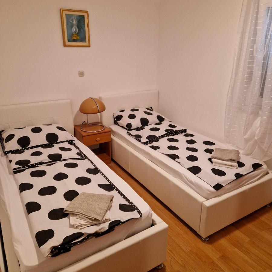 Apartments Zoretic Малинска Екстериор снимка